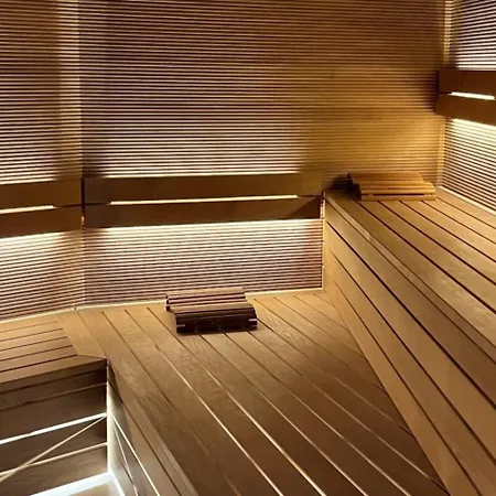 Beachfront With Indoor Pool And Sauna 度假居