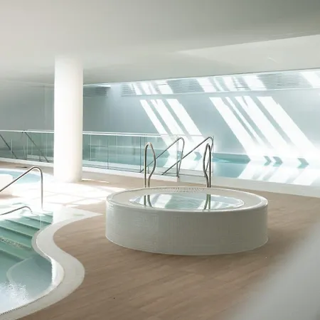 Beachfront With Indoor Pool And Sauna * פוביירובו