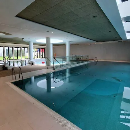Beachfront With Indoor Pool And Sauna 波别罗沃
