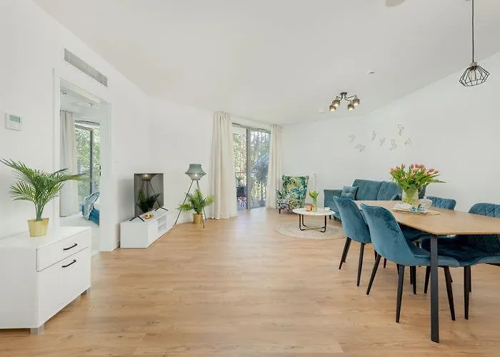 Beachfront With Indoor Pool And Sauna Feriehus *